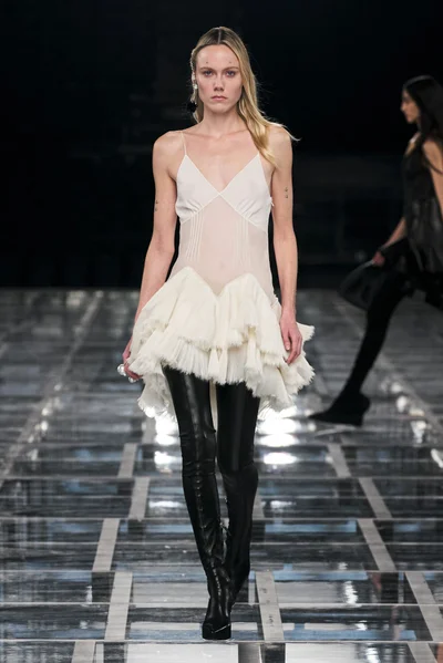 Look 70